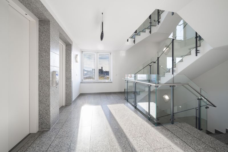 MÜNCHNER IG: Bis 35.000 € Sollmiete p.a. – 2-Zimmer-WG-Potenzial in Neuhausen, U-Bahn 2 Min.